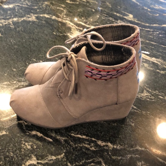 TOMS! - Picture 2 of 5